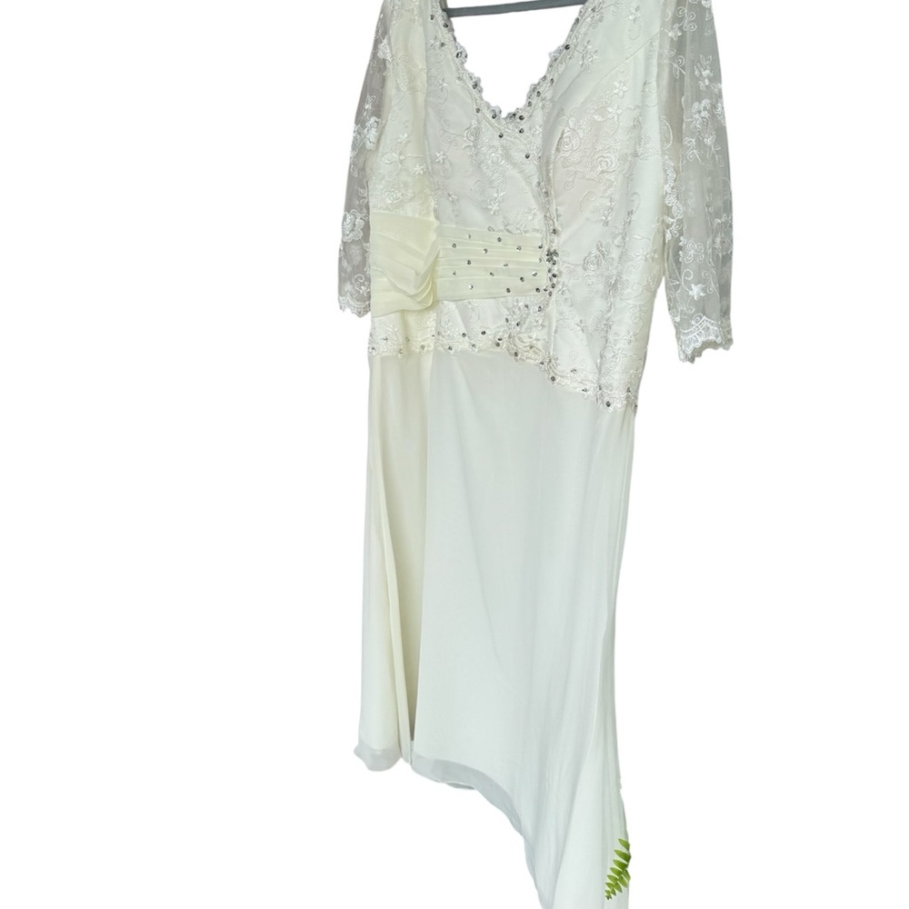 Never worn ivory wedding dress sz 22 - Picture 3 of 8